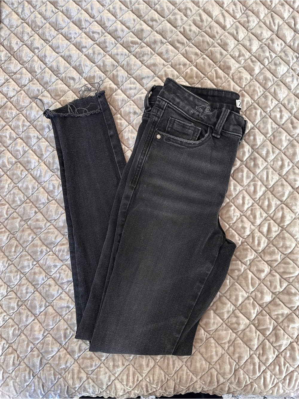 Zara Black Women’s Skinny Jeans with Frayed Hem